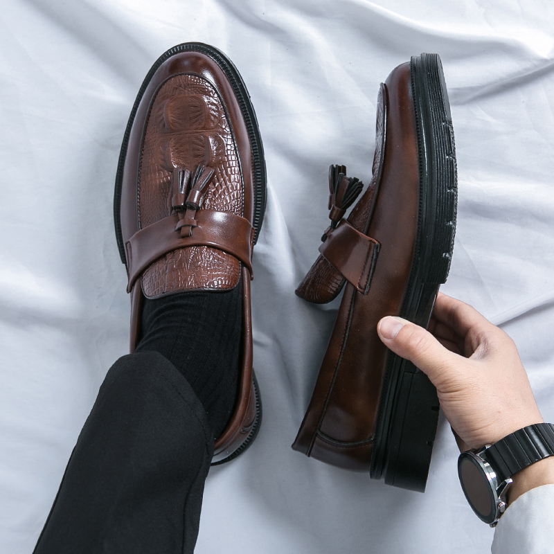 Men'S Shoes Clearance Sale - รองเท้าผู้ชายหนังผู้ชายแฟชั่นฤดูใบไม้ผลิพู่รองเท้าไม่มีส้นขายร้อนทำด้วยมือธุรกิจรองเท้าแบรนด์หรูผูกเชือกผู้ชายรองเท้าเจ้าบ่าว